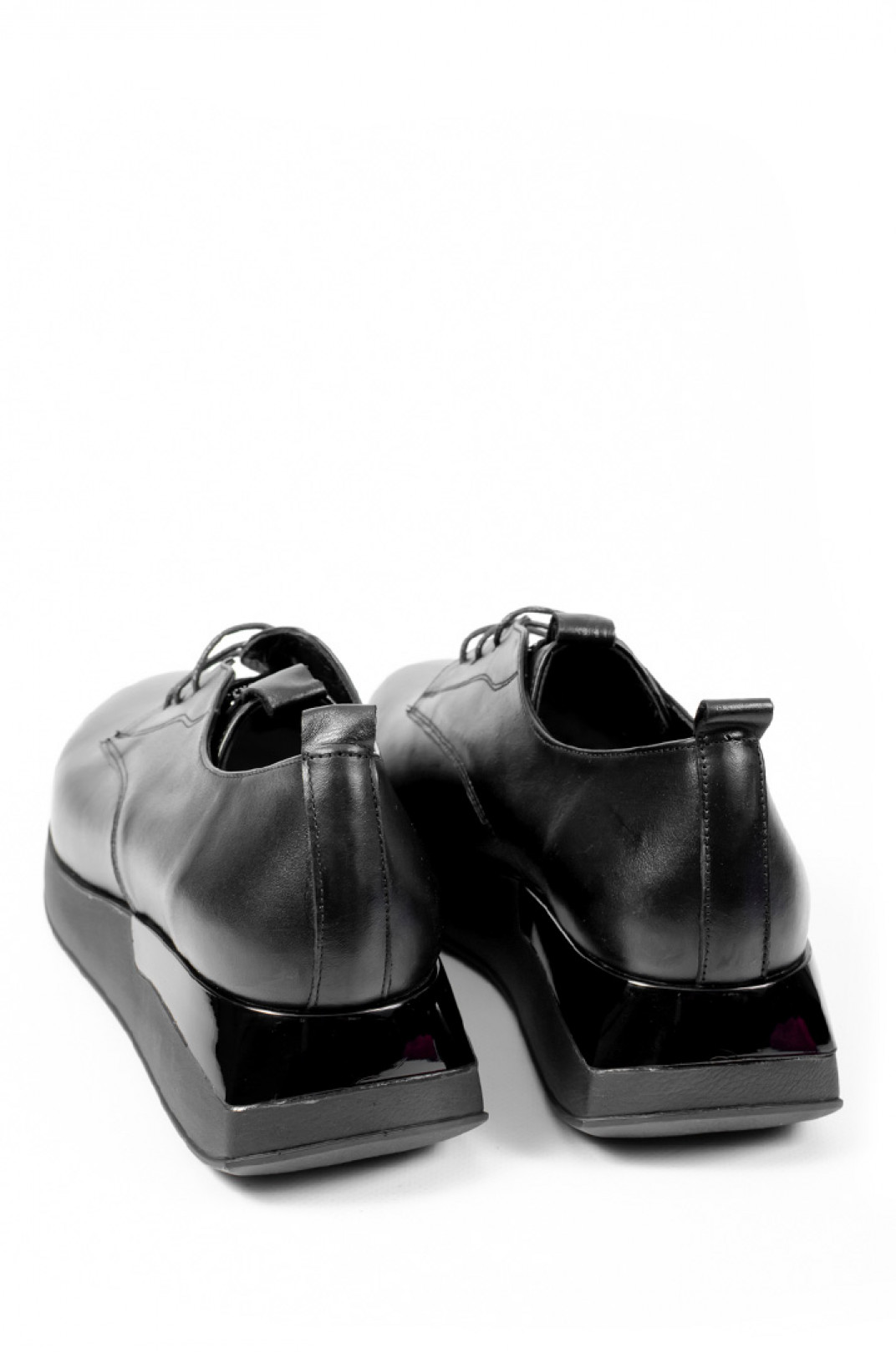 Туфлі шкіряні чорні на шнурках з декором із стразів великих розмірів