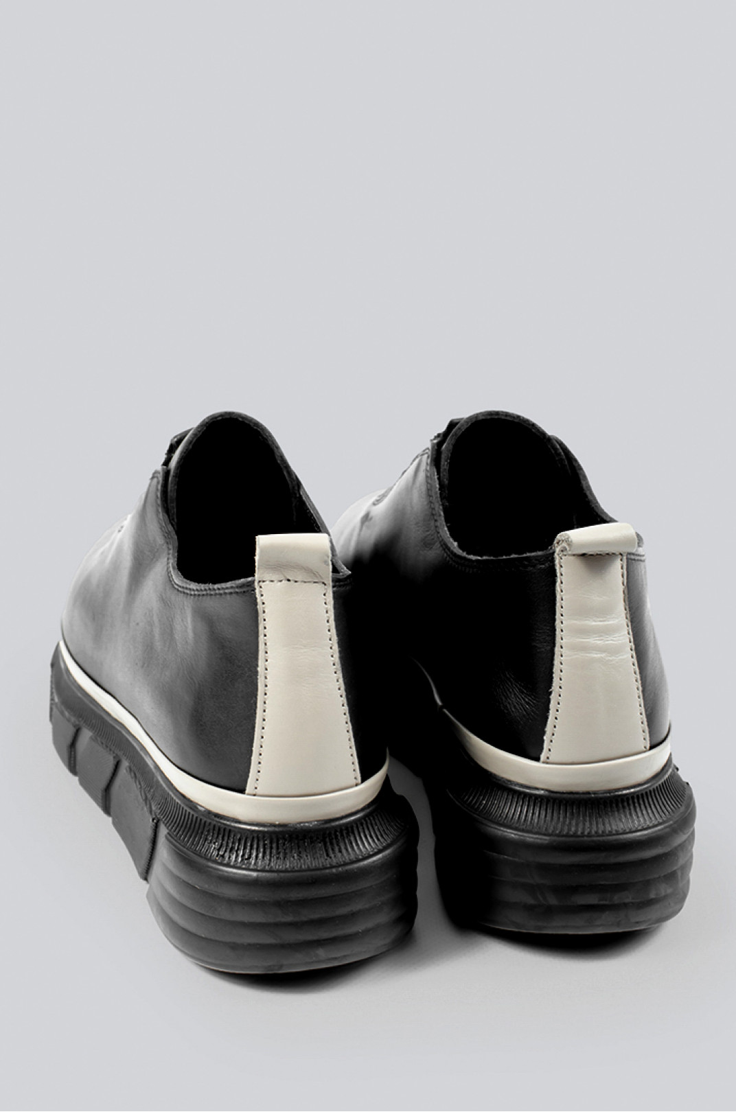 Туфлі з прикрасою на текстурній платформі великих розмірів
