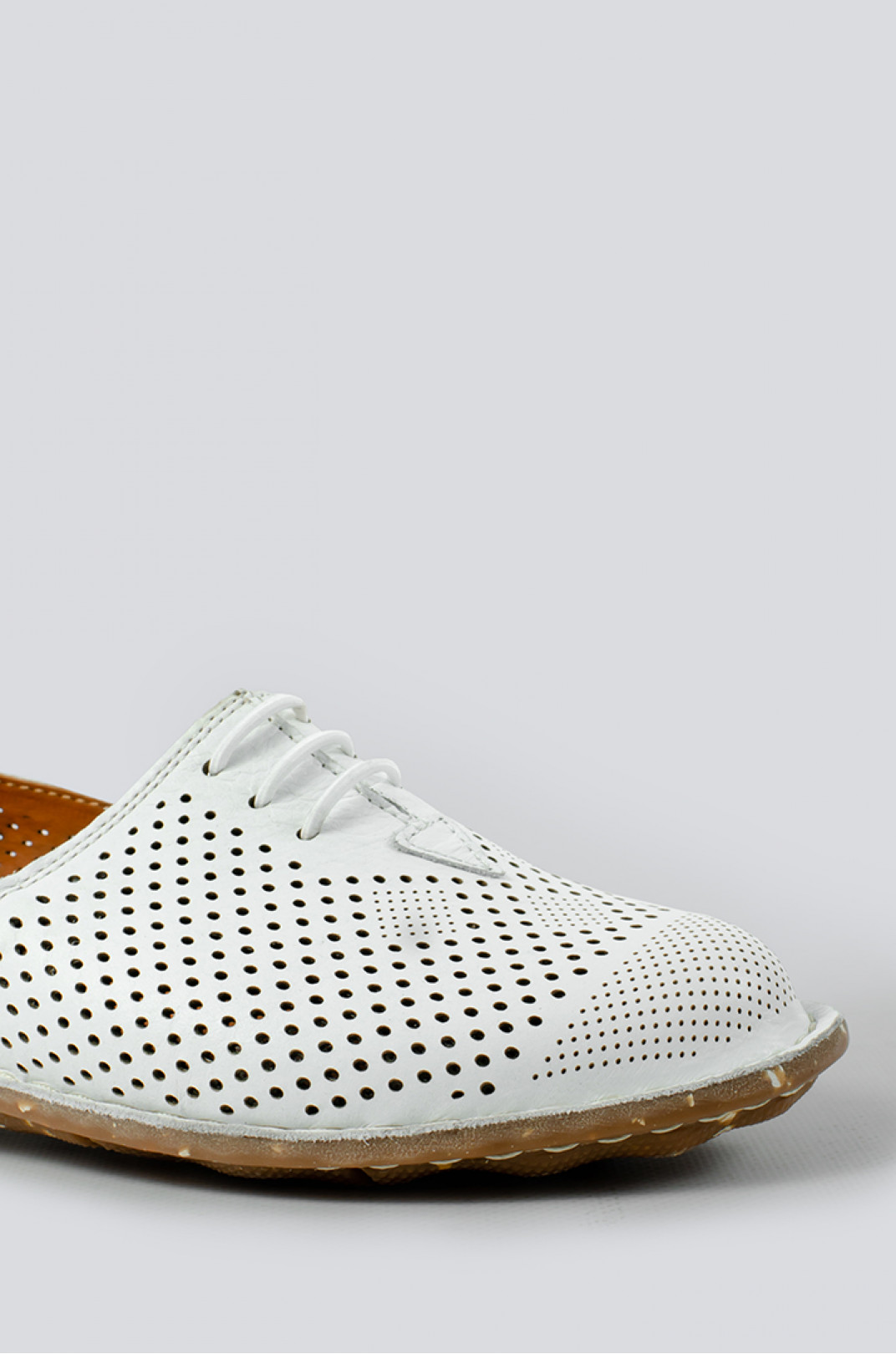 Туфли белые со шнурками больших размеров