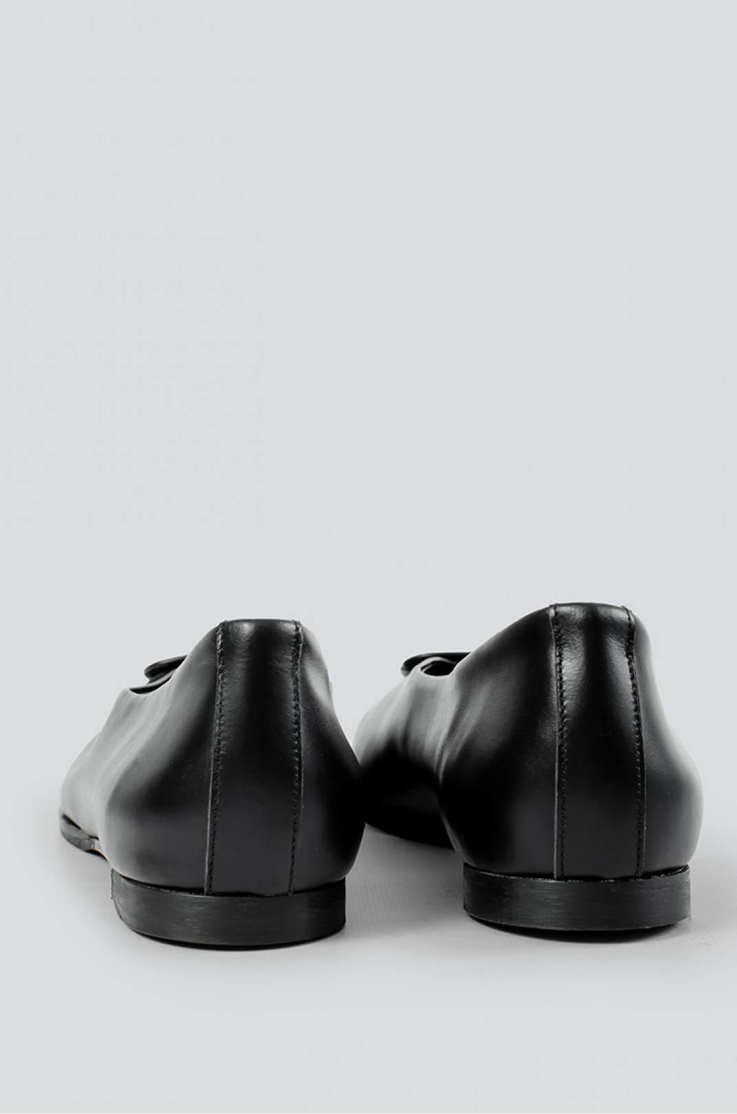 Елегантні чорні туфлі з прикрасою великих розмірів