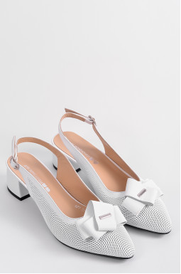 Белые кожаные туфли с объемным акцентом больших размеров