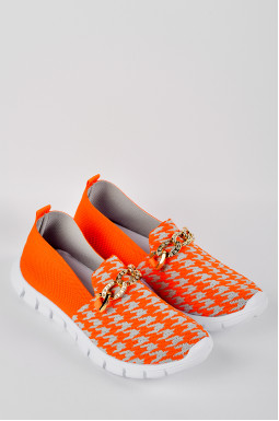 Яскраві туфлі декоративним ланцюжком великих розмірів