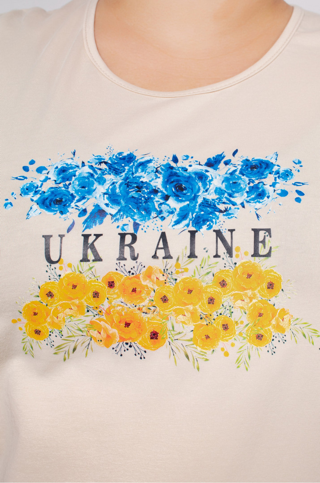 Футболка для справжніх Українок в різних кольорах супер батал