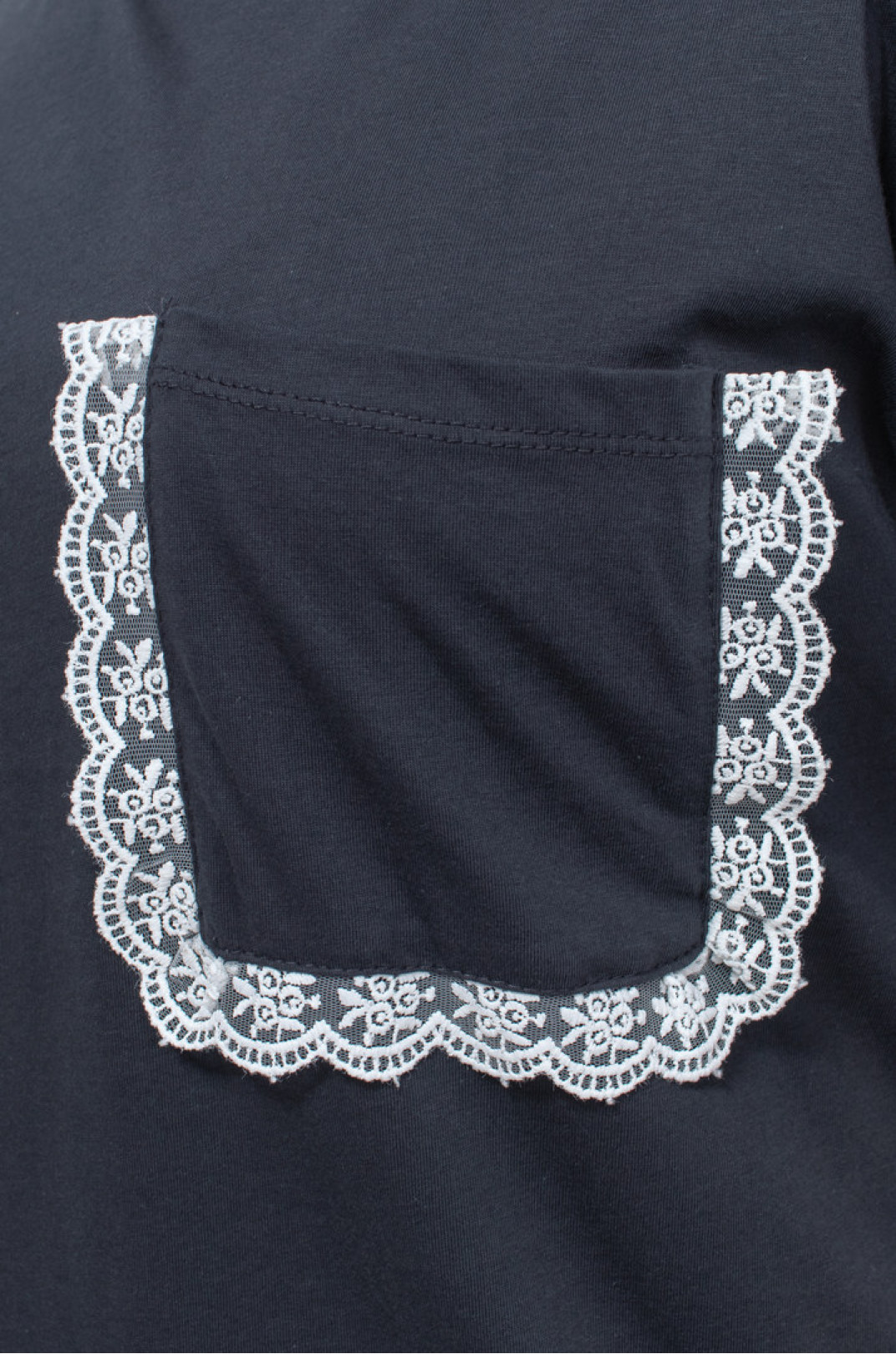 Довга трикотажна футболка з кишенею з мереживом батал
