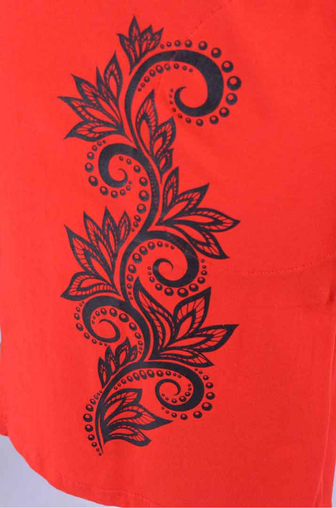 Укороченный яркий халат с рисунком батал