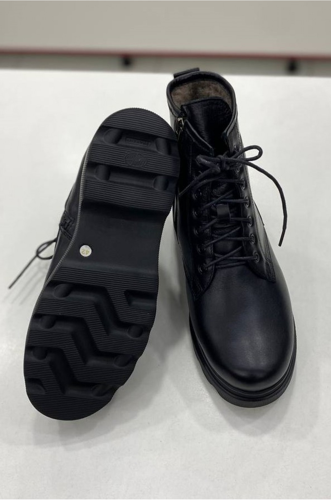 Зимові шкіряні  черевики зі шнурівкою великих розмірів
