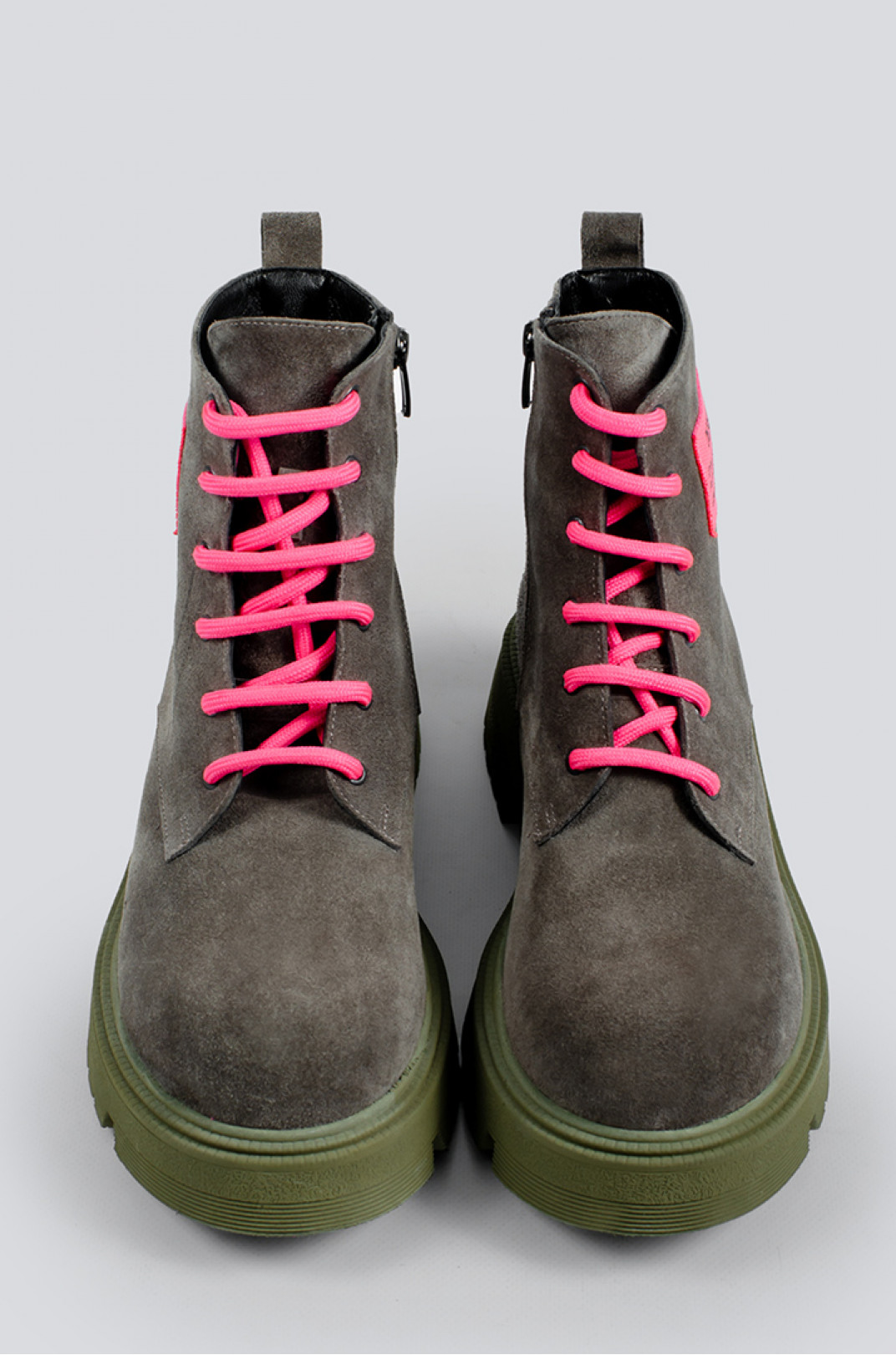 Замшевые ботинки с розовыми шнурками больших размеров
