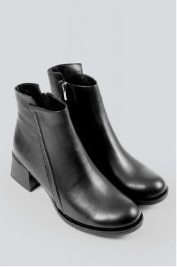 Ботинки черные кожаные в минималистическом дизайне больших размеров