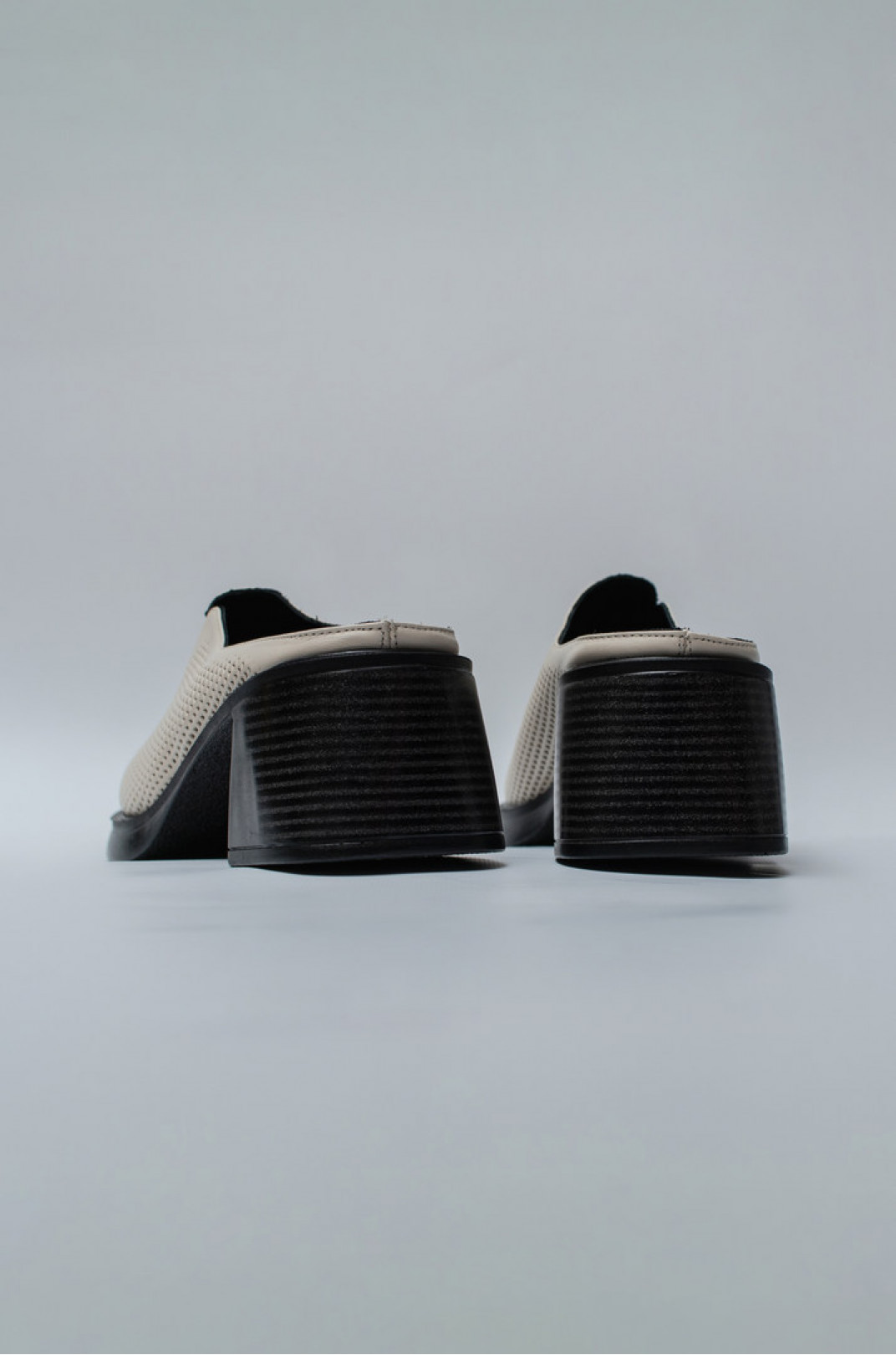 Кожаные сабо с перфорацией на удобных каблуках больших размеров