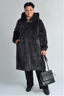 Шуба с акцентной застежкой-украшением больших размеров