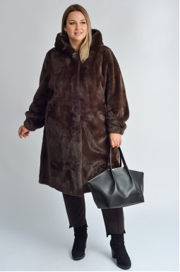 Шуба з акцентною застібкою-прикрасою великих розмірів