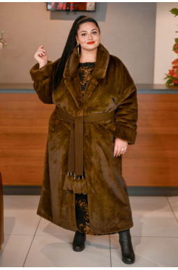 Шуба с поясом и декоративными кистями больших размеров