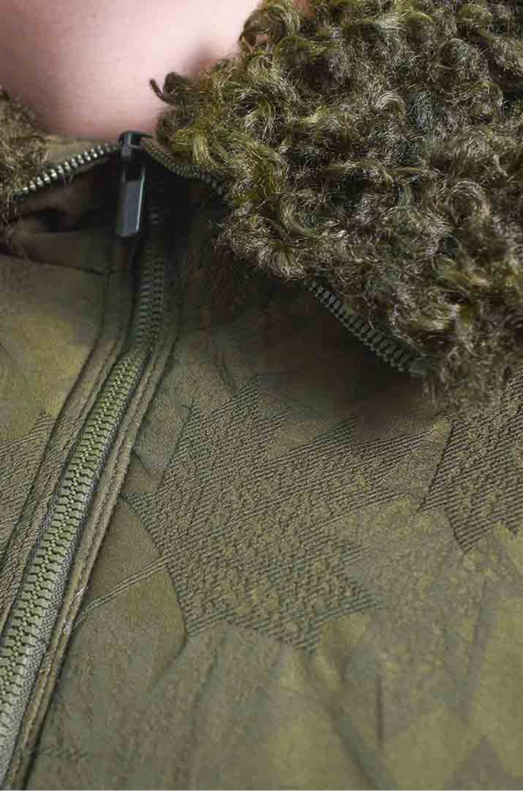 Куртка зимова з прикрашеним хутром капюшоном батал