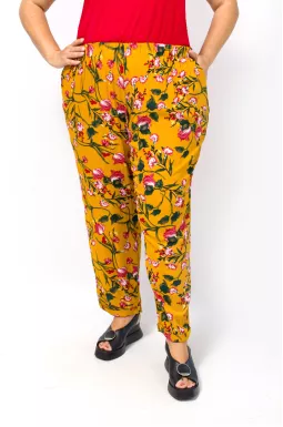 Яркие средние брюки в принтах супер батал