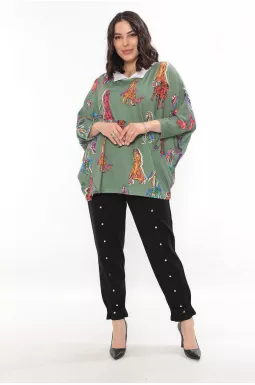 Блуза короткая с ярким принтом батал