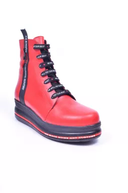 Стильные ботинки на танкетке больших размеров