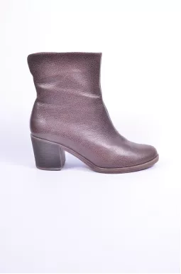 Ботинки на каблуке  больших размеров