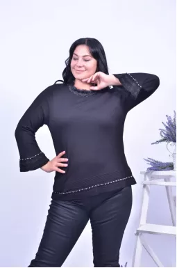 Джемпер декорований намистинами