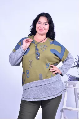 Блуза з аксесуаром в комплекті