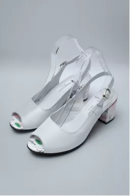 Босоніжки на підборах великих розмірів 