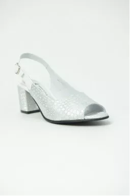 Шкіряні жіночі босоніжки великих розмірів   