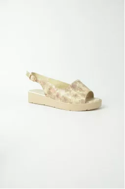 Шкіряні босоніжки на танкетці великих розмірів 