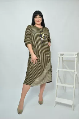 Платье с украшением батал