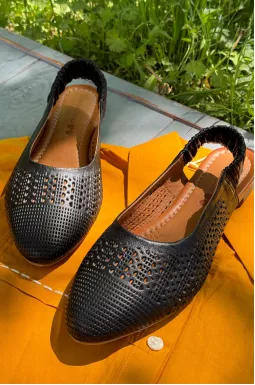 Элегантные черные туфли больших размеров