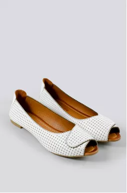 Ефектні білі балетки великих розмірів