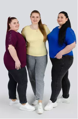 Трикотажная футболка с декором на рукавах больших размеров