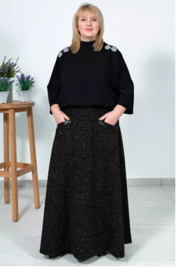 Блуза короткая с высокой горловиной и украшениями батал