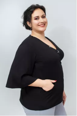 Блуза на запах з прикрасами батал