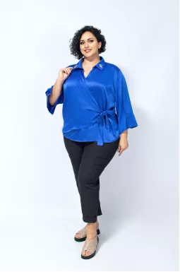 Атласна блуза на запах з прикрасами батал