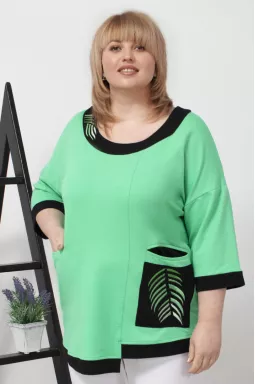 Блуза декорована вишивкою батал