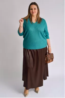 Блуза короткая с минималистическим украшением больших размеров