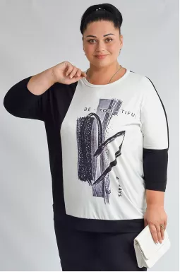 Блуза в біло-чорних кольорах з графічним принтом і написом великих розмірів