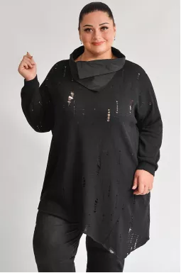 Блуза з асиметричним низом та декоративними прорізами великих розмірів