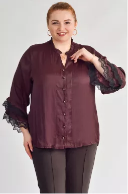 Элегантная блуза с кружевными вставками на рукавах больших размеров