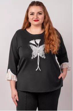 Черная блуза с объемным контрастным декором больших размеров