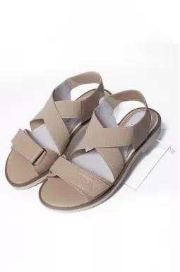 Шкіряні коричневі босоніжки на резинках великих розмірів