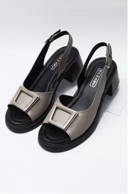 Босоніжки шкіряні на стійких підборах великих розмірів