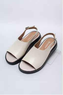 Босоніжки бежеві у лаконічному дизайні великих розмірів