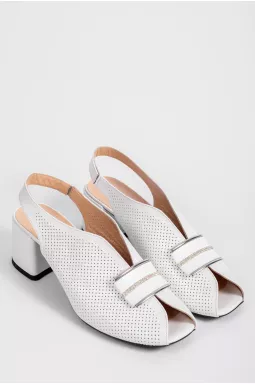 Босоножки белые с перфорацией на каблуке больших размеров