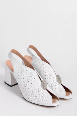 Босоножки белые на каблуке с украшением больших размеров