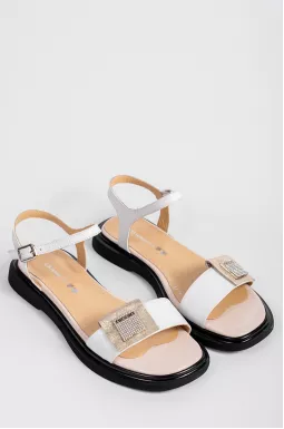 Босоніжки білі з прикрасою зі стразами великих розмірів