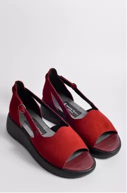 Босоніжки на середній танкетці бордового кольору великих розмірів