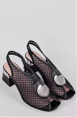 Босоніжки з сітчастим верхом та декором зі стразами великих розмірів