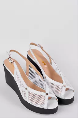 Босоніжки в білому кольорі на танкетці та з сітчастим верхом великих розмірів