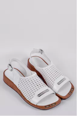 Босоніжки в білому кольорі з фактурним верхом великих розмірів
