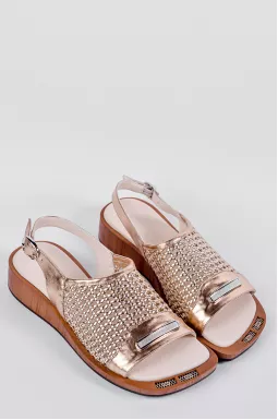 Босоніжки в золотистому кольорі з фактурним верхом великих розмірів